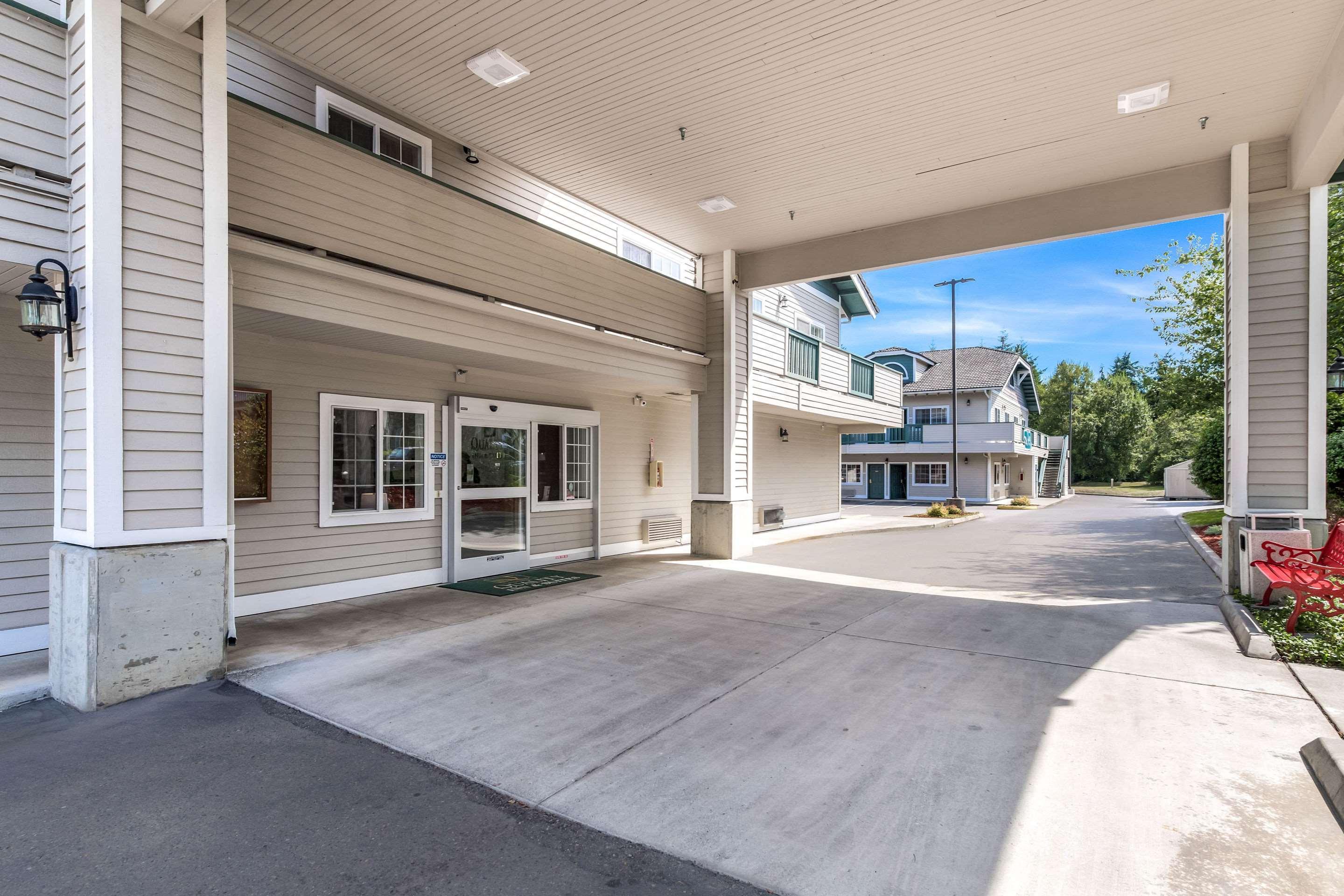 Quality Inn & Suites Bainbridge Island Exterior photo